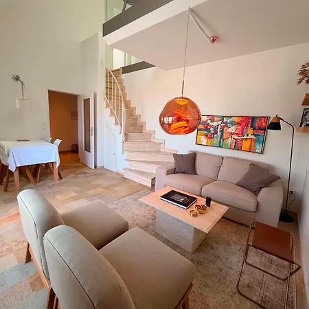 Modern 1 Bed Duplex In Limperstberg