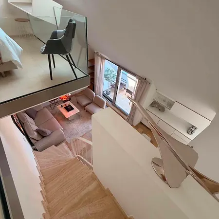 Modern 1 Bed Duplex In Limperstberg *