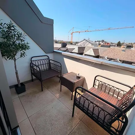Modern 1 Bed Duplex In Limperstberg Apartman Luxemburg